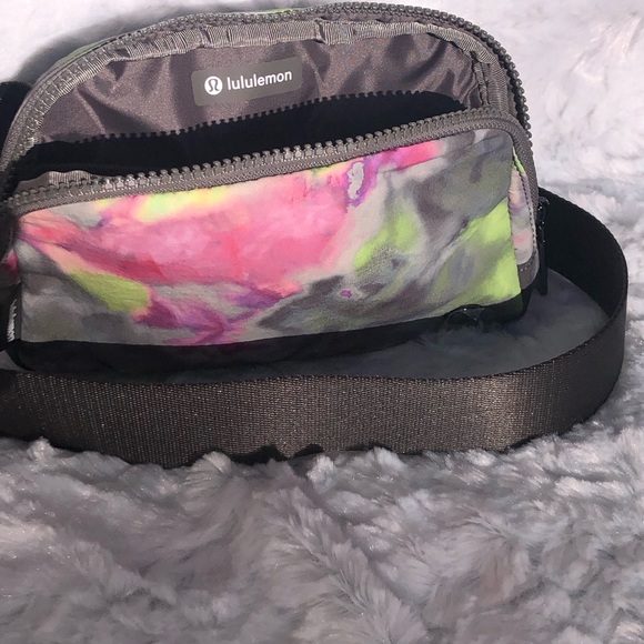 Lululemon Everywhere Belt Bag NWT Hyper Dye Multi **LAST ONE** - Picture 7 of 15
